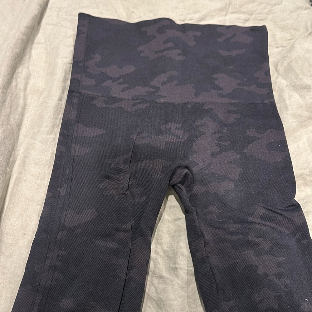 Spanx Camo leggings+Seamless+Small